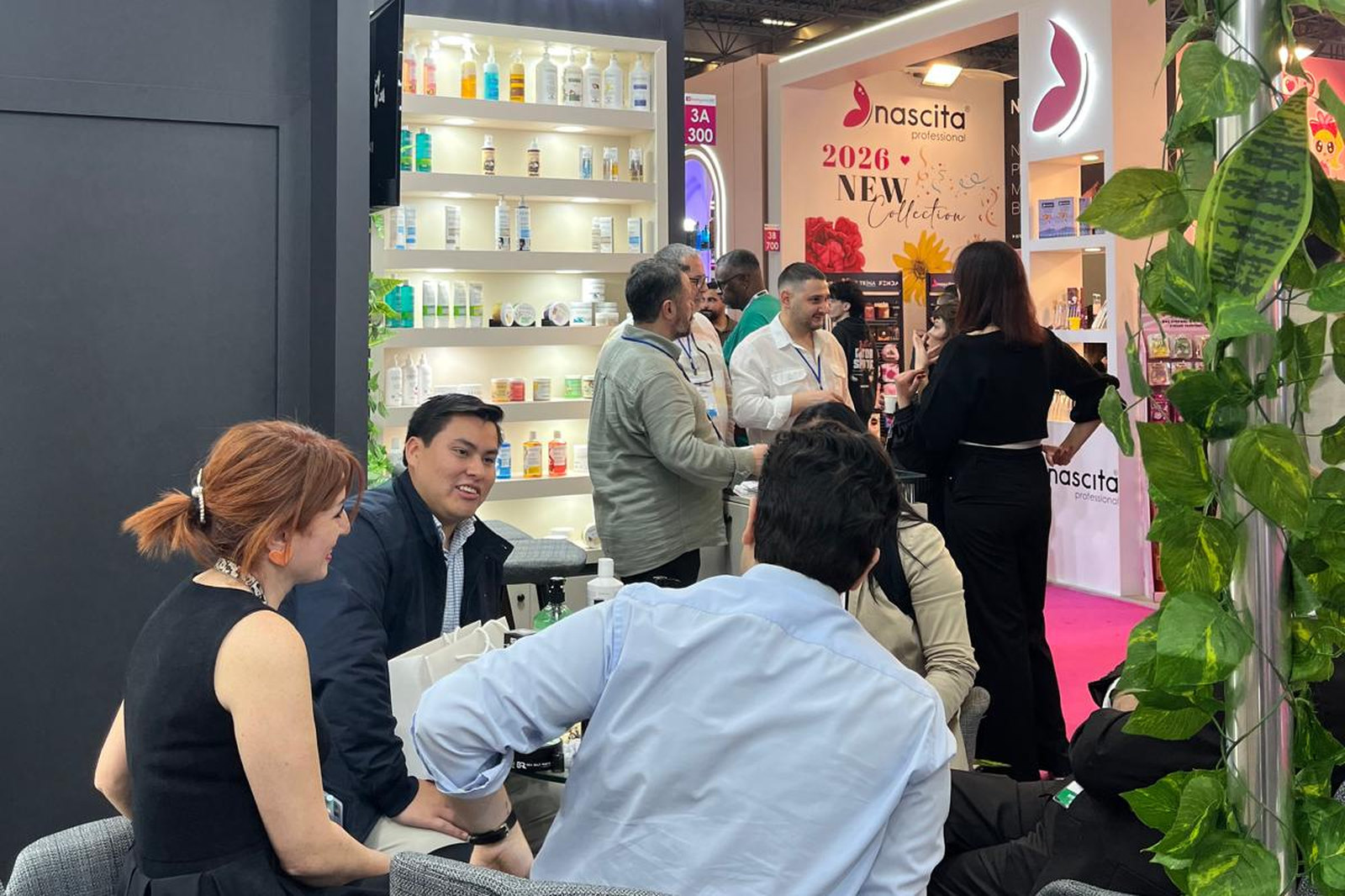 Dora Kozmetik team meeting buyers at Beauty Istanbul Exhibition